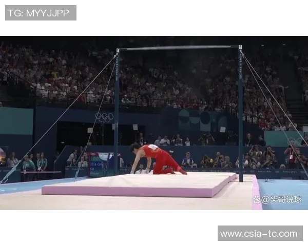 足球明星挑战拉单杠极限训练视频展现力量与技巧的完美结合