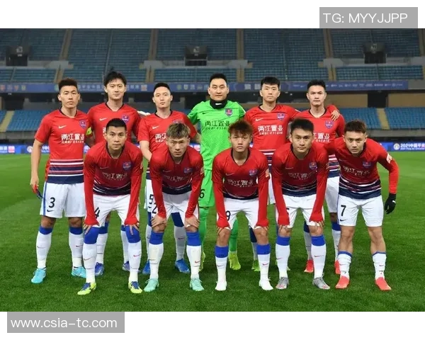 重庆足球队在足球团队协作排行榜中荣登第四名展现出强大团队精神与默契配合